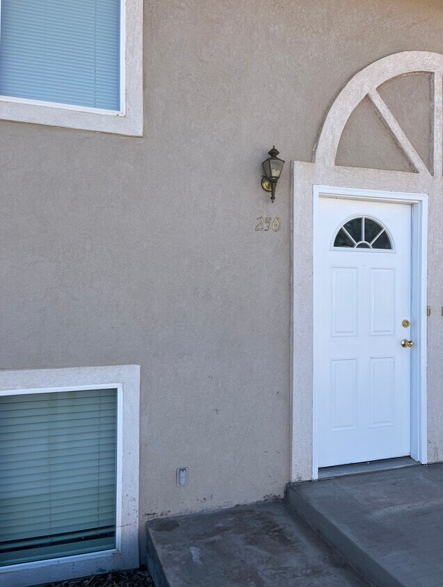 Foto principal - 250 E 170 N