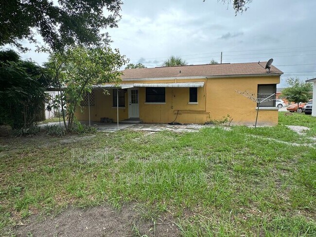 Building Photo - 333 S Highland Ave