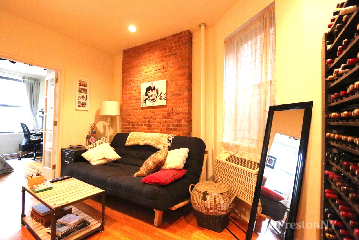 Foto principal - 322 E 34th St