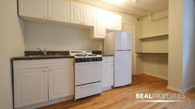 Building Photo - 1 bedroom in CHICAGO IL 60657
