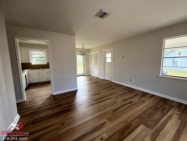 Foto del edificio - 5645 Knollcrest Dr