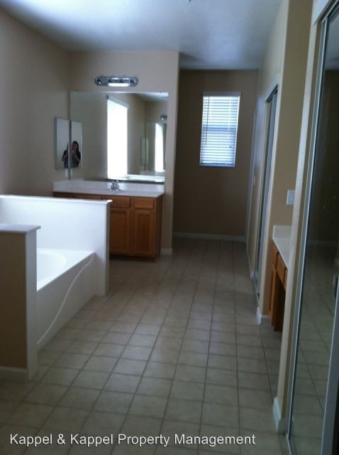 Building Photo - 1689 McGuire Cir