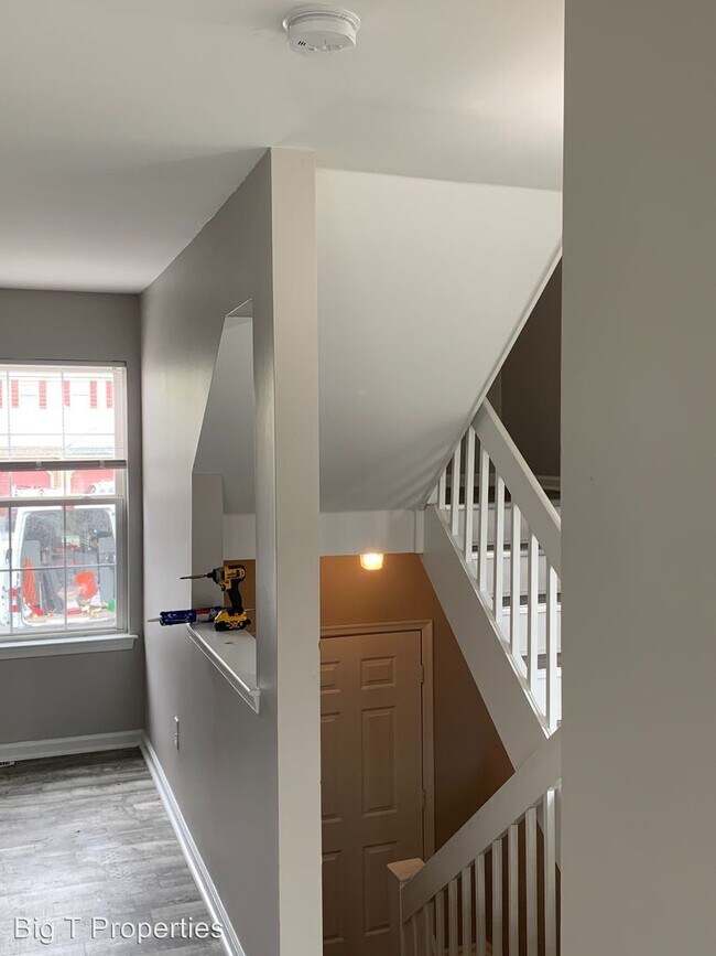Building Photo - 3 br, 1.5 bath House - 133 Thames Dr