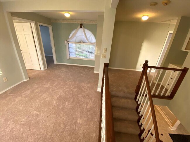Building Photo - 926 Montview Dr