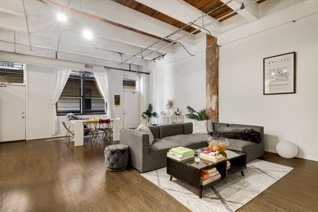 Foto del edificio - 312 N May St