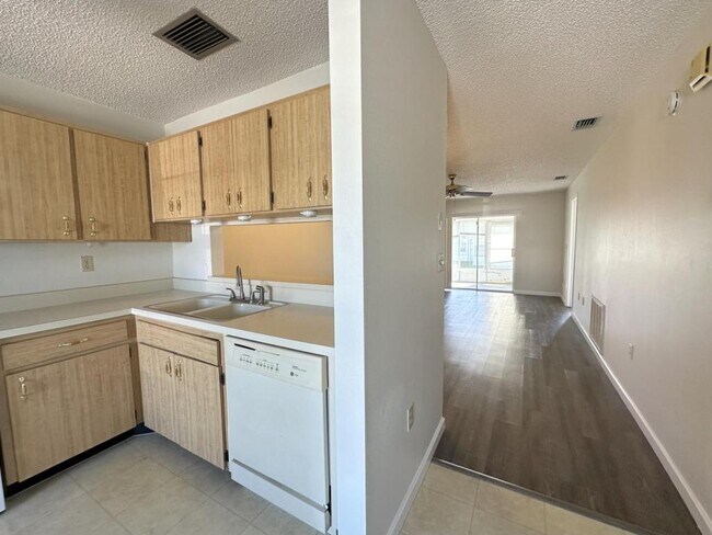Building Photo - 2910 Stillwell Ct