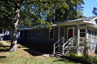 Building Photo - 417 Houston Dr