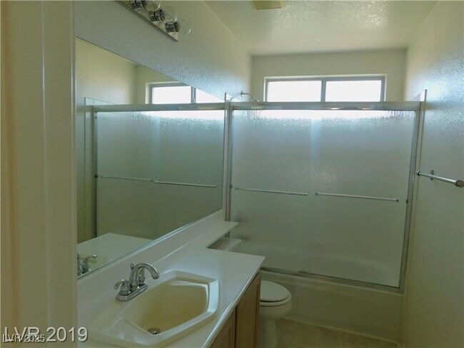 Foto del edificio - 628 Rolling Valley Way