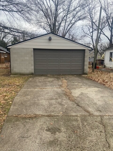 Building Photo - 2408 Burwell Ave