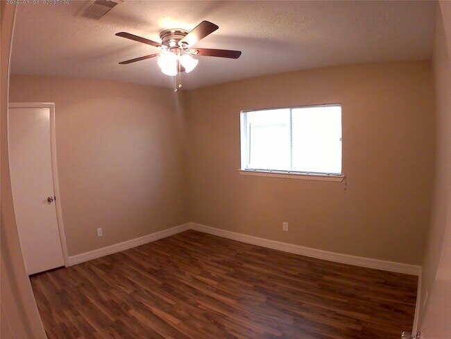 Foto del edificio - 12614 Day Hollow Ln