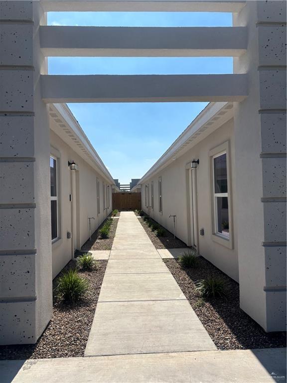 Foto del edificio - 16 Briggs Rd