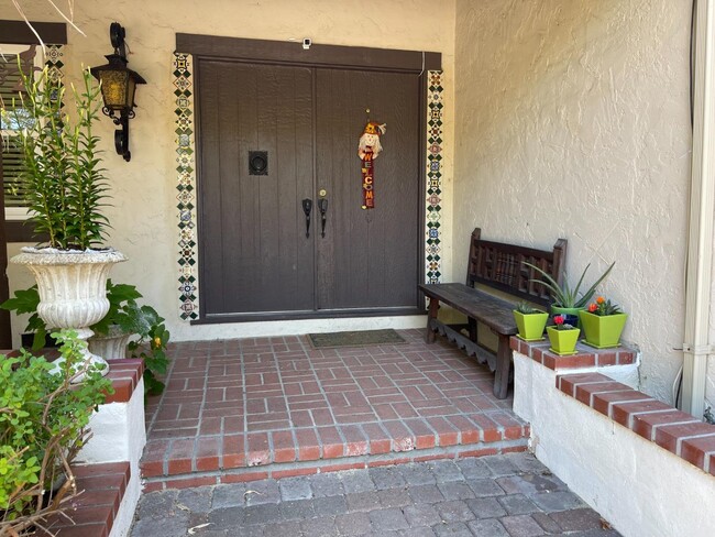 Foto del edificio - 26645 Altamont Rd