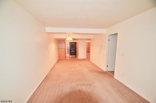 Building Photo - 404 Mohegan Cir