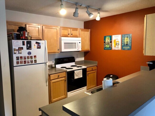 Foto del edificio - Roommate Matching Available in Harts Cove!