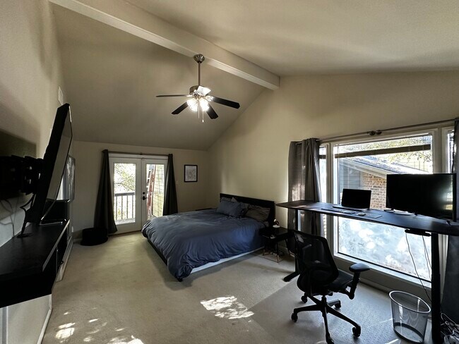 Master bedroom - 2212 Westlake Dr