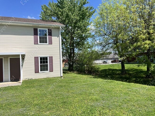 Building Photo - 1587 Chariot Dr