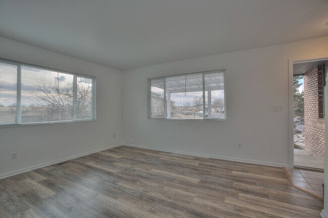Building Photo - 624 26th St SW