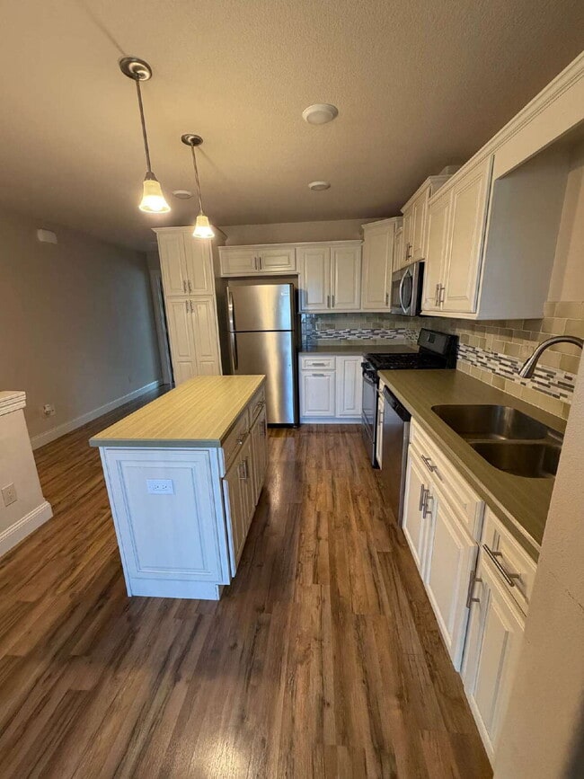Building Photo - Modern 2 Bed, 2 Bath Duplex in Laurel