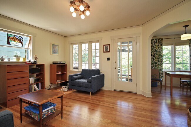 Foto del edificio - The Perfect Richmond 4 Bed/w Bath Bungalow...