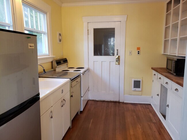 Foto del edificio - Cute & Cozy 1926 Old World Charm with A/C