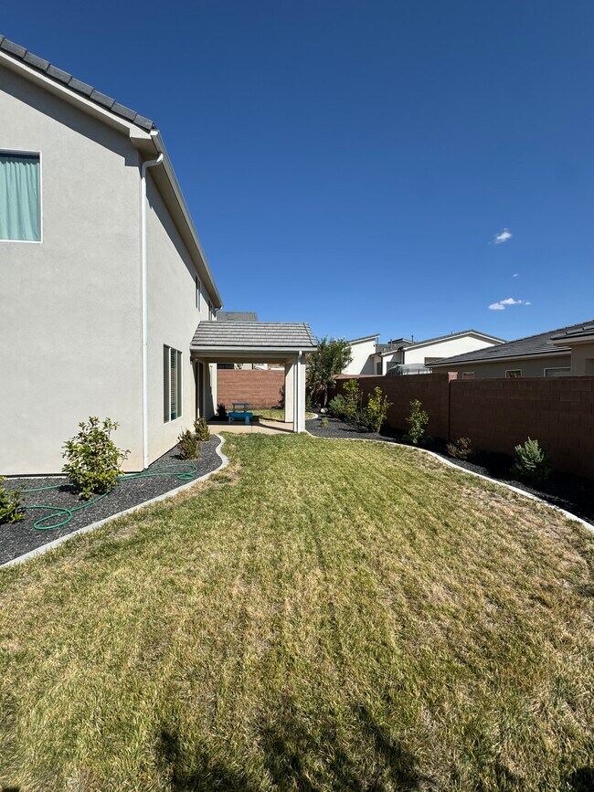 Foto del edificio - 1262 E Daylily Dr