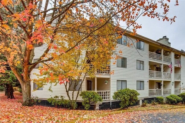 Building Photo - 1000.00 RENT CREDIT!! 2 Bedroom Corner Unit, excellent location!!