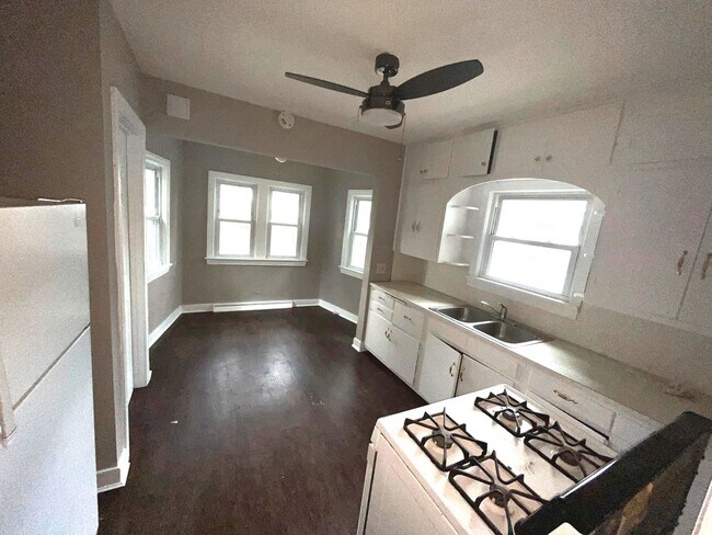 Foto del edificio - 18518 Ridgewood Ave