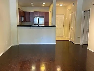 Foto del edificio - 6400 Crescent Prk E