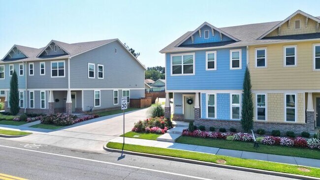 Foto del edificio - Spacious New Luxury 4 Bed / 2.5 Bath Townh...