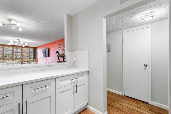 Photo - 600 Parkview Dr Apartment