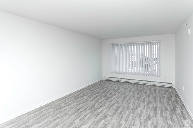 1BR, 1BA - 711 SF Hallway - Sterling Troy Apartments