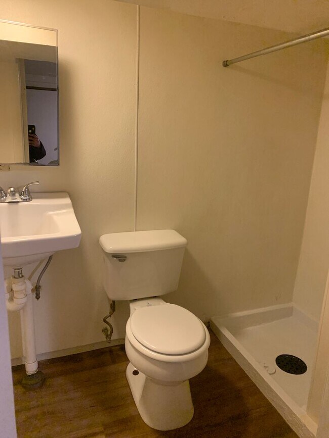 Building Photo - 1 Bed/1Bath East End- York City SD