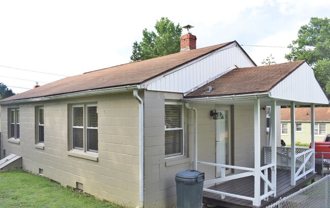 Building Photo - 337 Riverview Ave