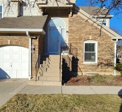 Building Photo - 225 Willow Pkwy