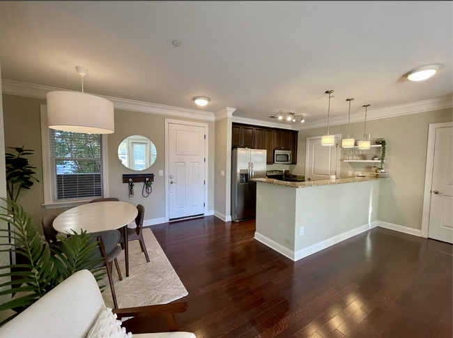 Foto del edificio - 301 E Tremont Ave