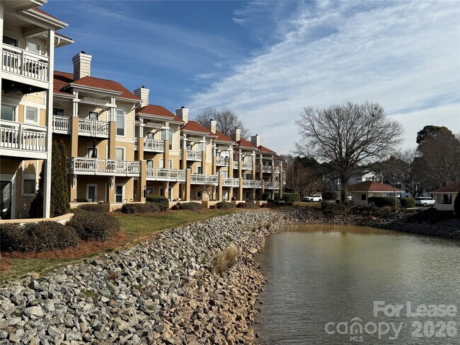 Foto del edificio - 18009 Kings Point Dr