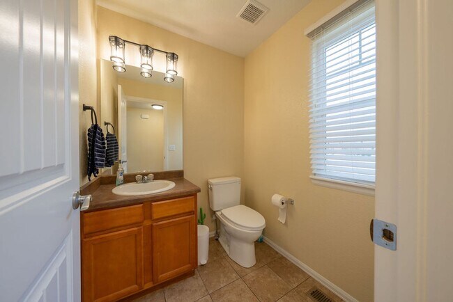 Foto del edificio - Short Term FULLY FURNISHED 3 bed home in Lorson Ranch!!!!
