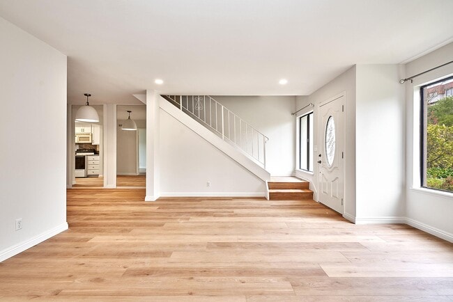 Building Photo - 28026 Ridgecove Ct N