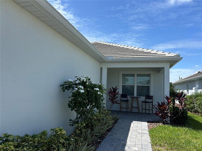 Foto del edificio - 8165 Sternway Rd