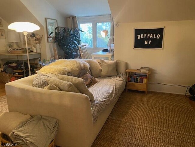 Foto del edificio - 166 Upper Mountain Ave