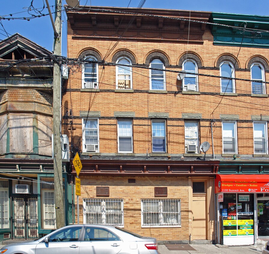Building Photo - 1131 Summit Ave
