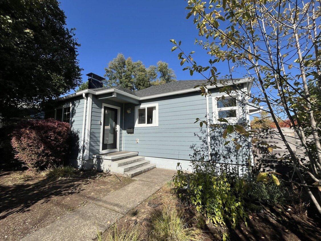 Stylish 3-Bed Home with Open Floor Plan, B... - Stylish 3-Bed Home with Open Floor Plan, B...