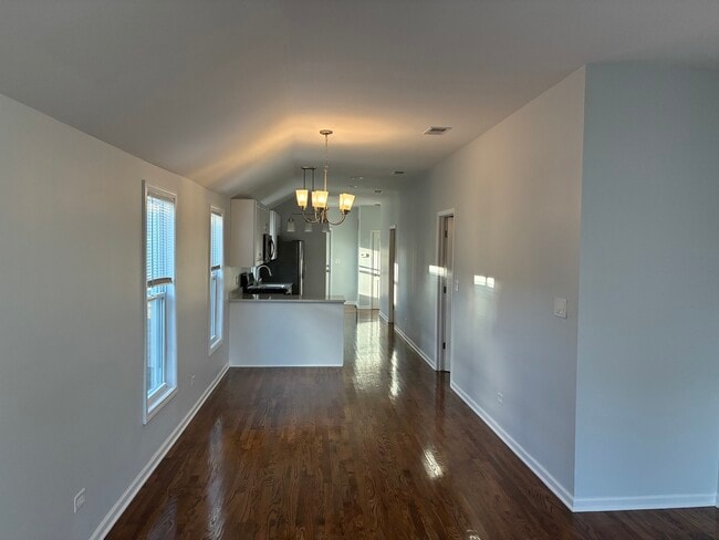 Building Photo - 544 W Cullerton St