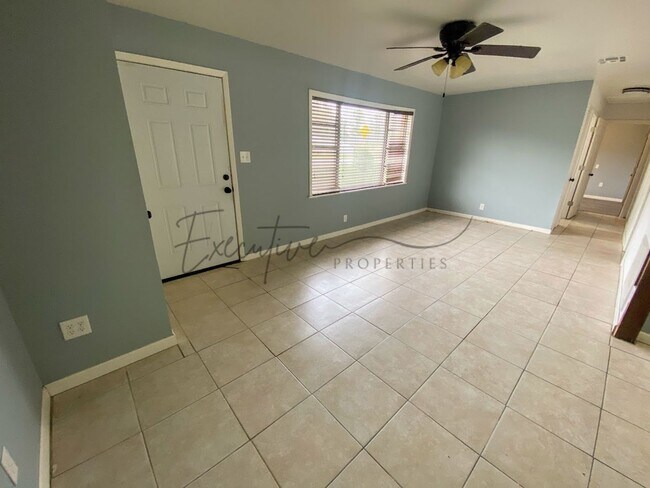 Foto del edificio - Updated 3BR Brick Home with Covered Carpor...