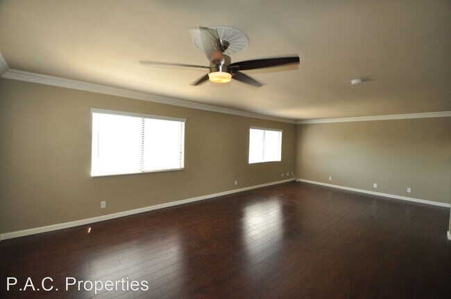 Foto del edificio - 3 br, 2.5 bath Apartment - 2119 Elsinore S...