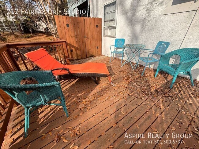 Building Photo - Stylish, Furnished Hillcrest Studio