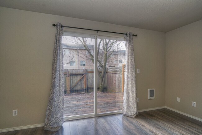Building Photo - 2BD/1.5BA Townhouse in South Salem w/Fence...