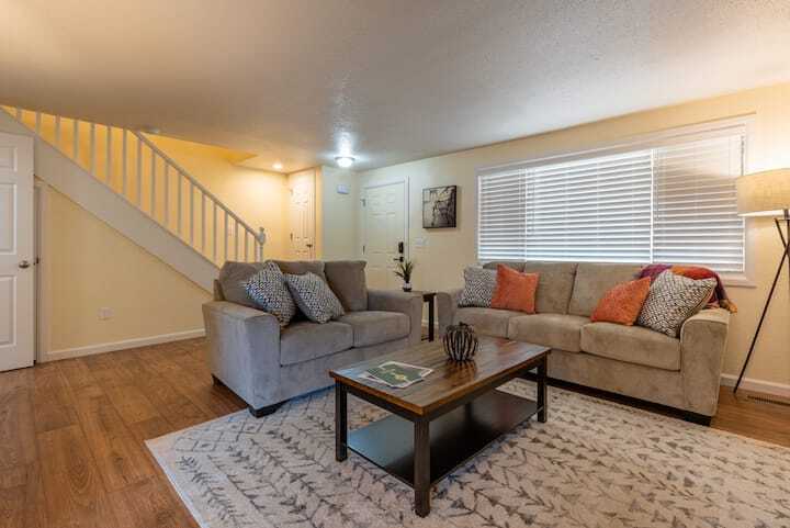 Primary Photo - 3201 W Cherry Ln