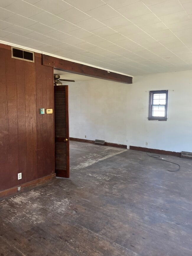 Building Photo - 1110 N Bowman Ave