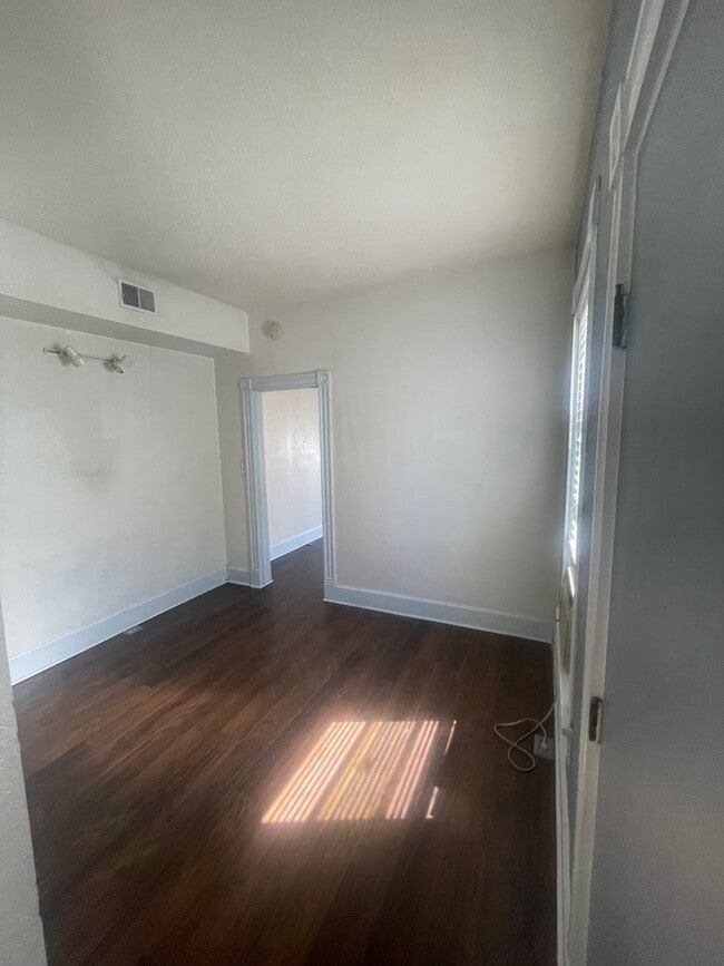 Building Photo - 5051 N Raleigh St